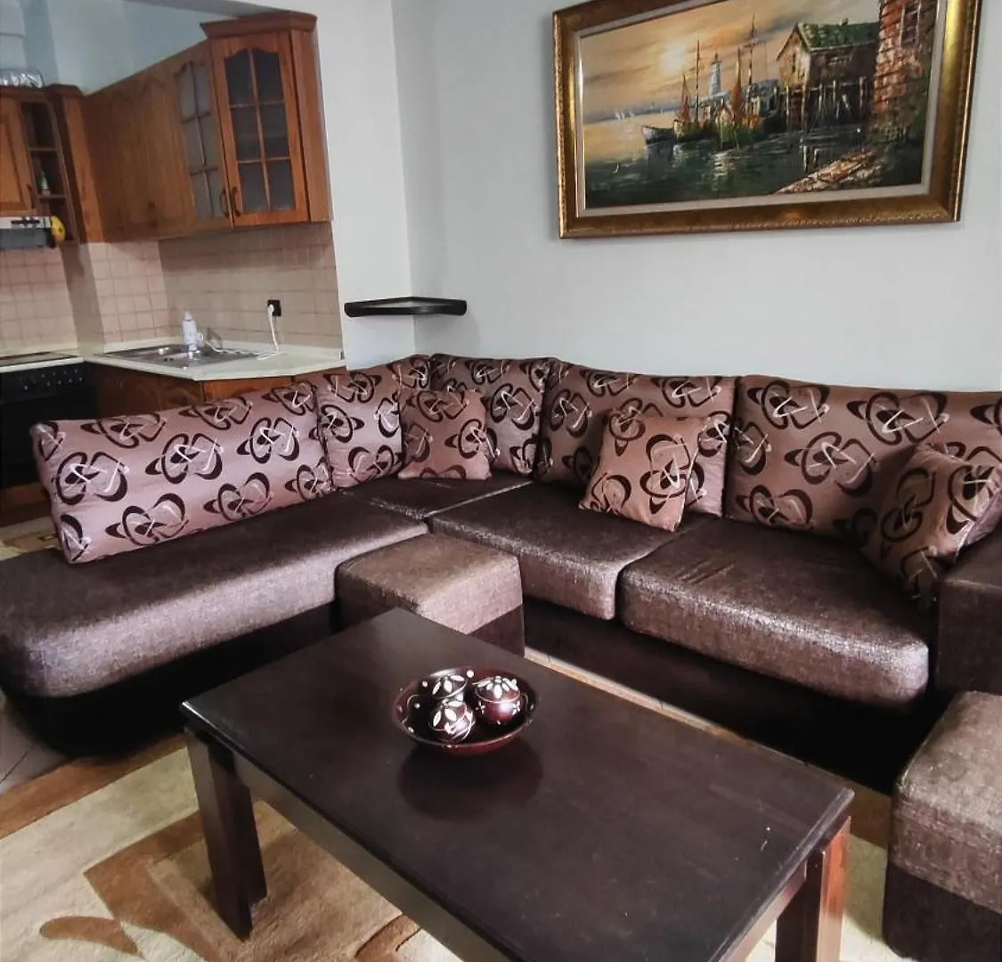 טיראנה Warm Wooden Escape, Cozy & Elegant Stay אלבניה